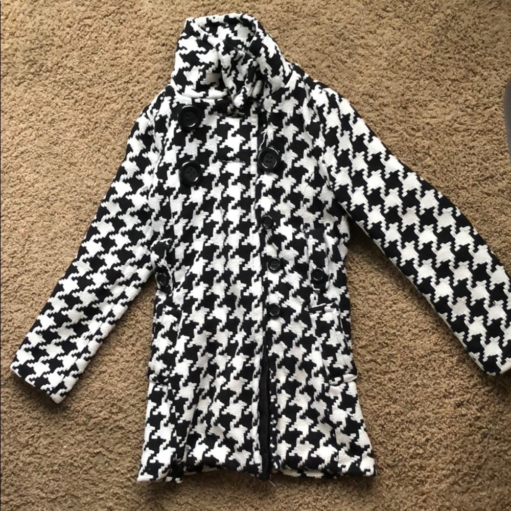 Patterned coat; black and white; medium